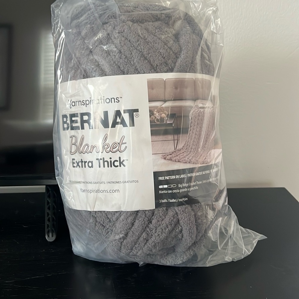 NWT Betnat Blanket Extra Thick Skein Jumbo